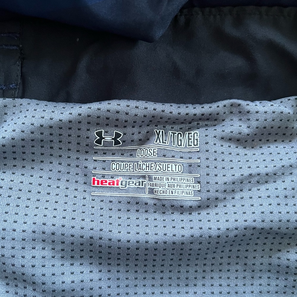 UNDER ARMOR RUNNING SHORTS - XL - Picture 3 of 3